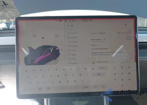 2026 Tesla Model Y Long Range Dual Motor All-Wheel Drive z USA, uszkodzony, nr VIN 7SAYGDED5TA441551